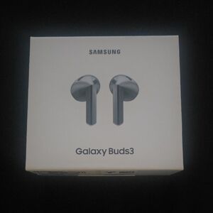 Samsung Galaxy Buds3 Earbuds in White and Silver Packaging